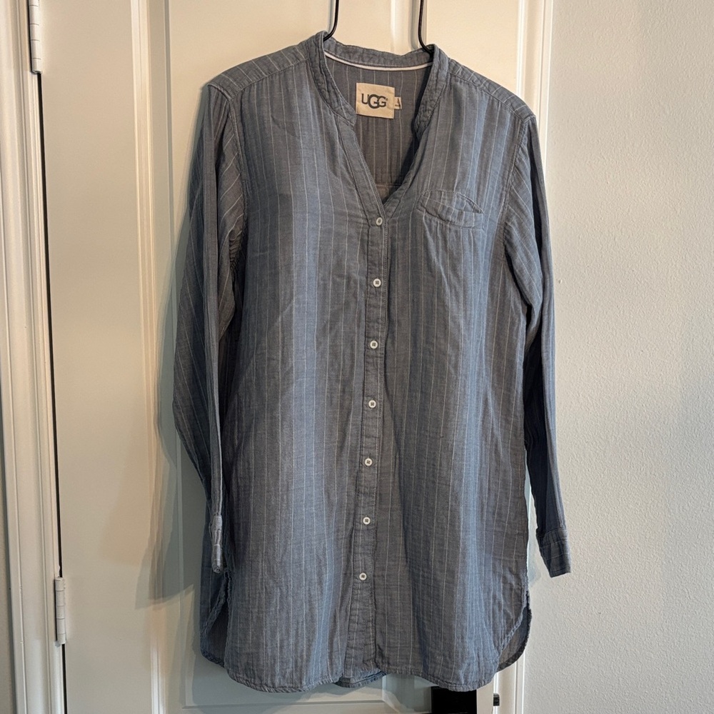 UGG Long Sleeve Cotton Button-Down sleep shirt in Blue-White Pinstripe. Size L
